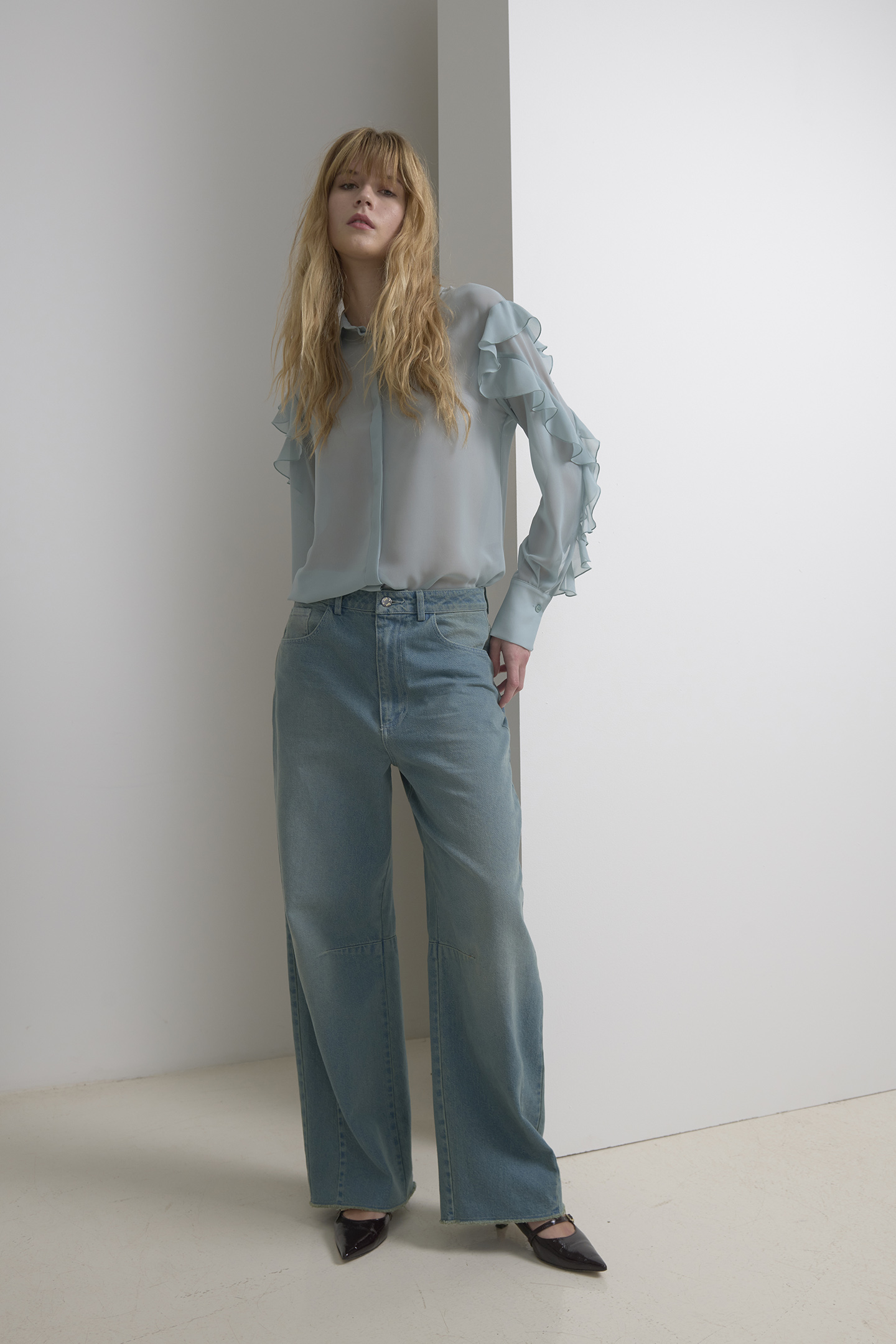 JEANS BARREL IN COTONE DÈLAVÈ - immagine 2