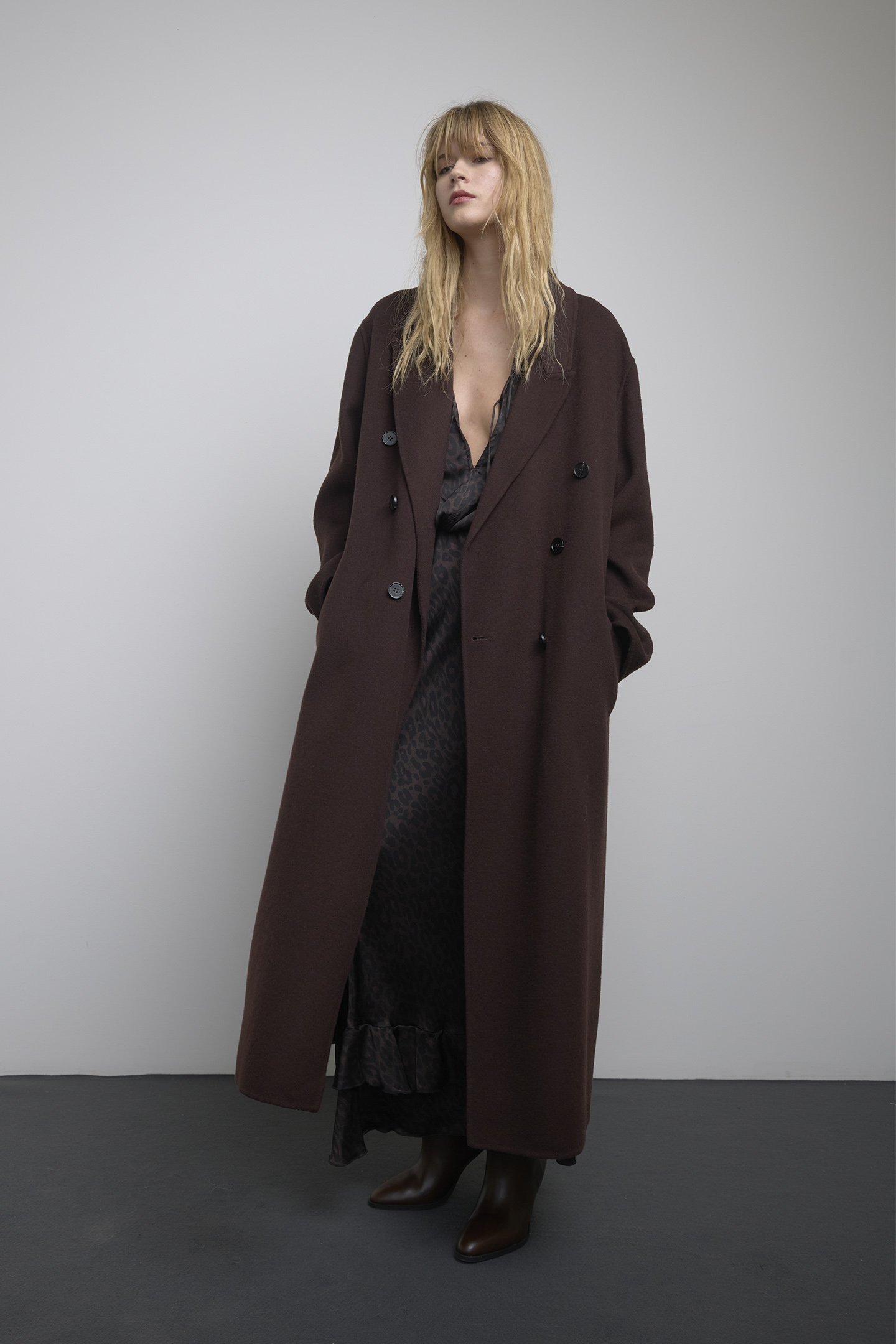 CAPPOTTO LUNGO DOPPIOPETTO IN LANA - immagine 2