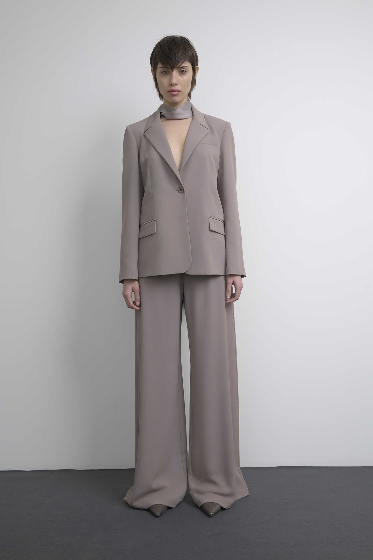 GIACCA IN CREPE MONOPETTO - immagine 2