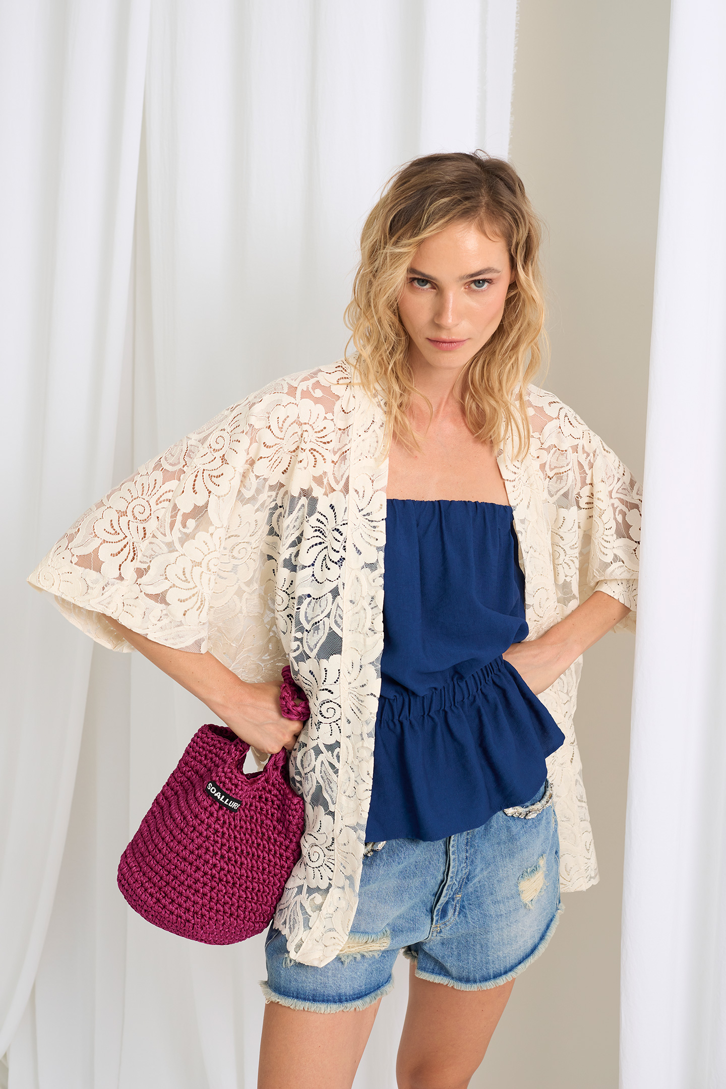 SHORTS IN DENIM CON CABOCHON - immagine 2