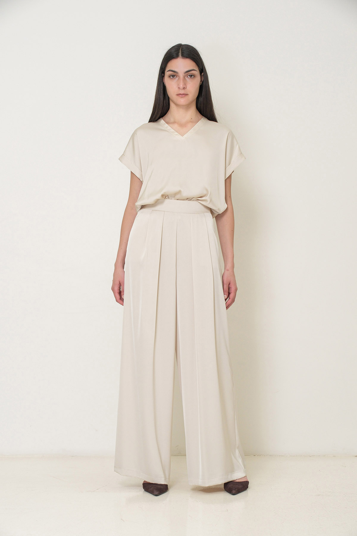 BLUSA SCOLLATA A V IN RASO - immagine 4
