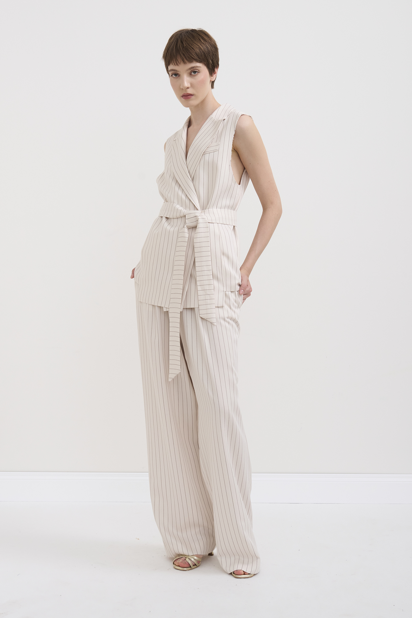 GILET GESSATO CON CINTURA - immagine 2