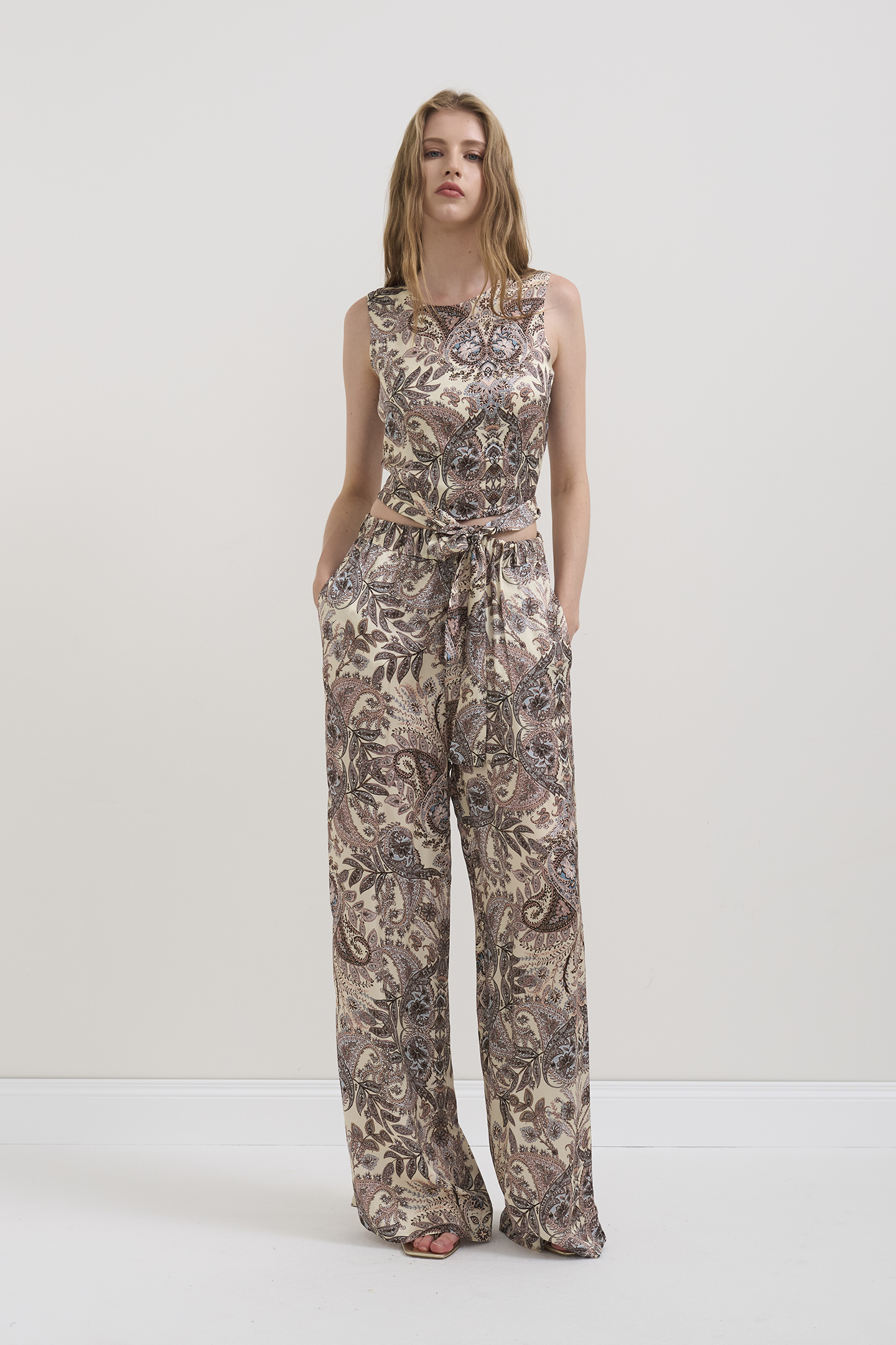 TOP CROP MOTIVO PAISLEY - immagine 2