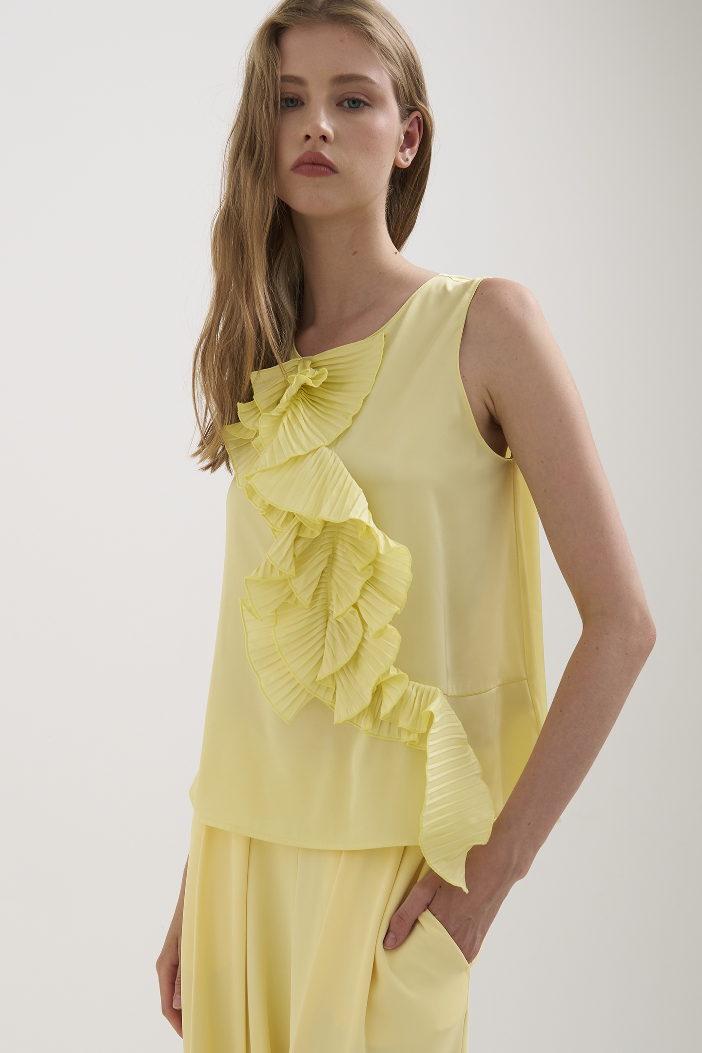 BLUSA CON BALZA PLISSÉ - immagine 2