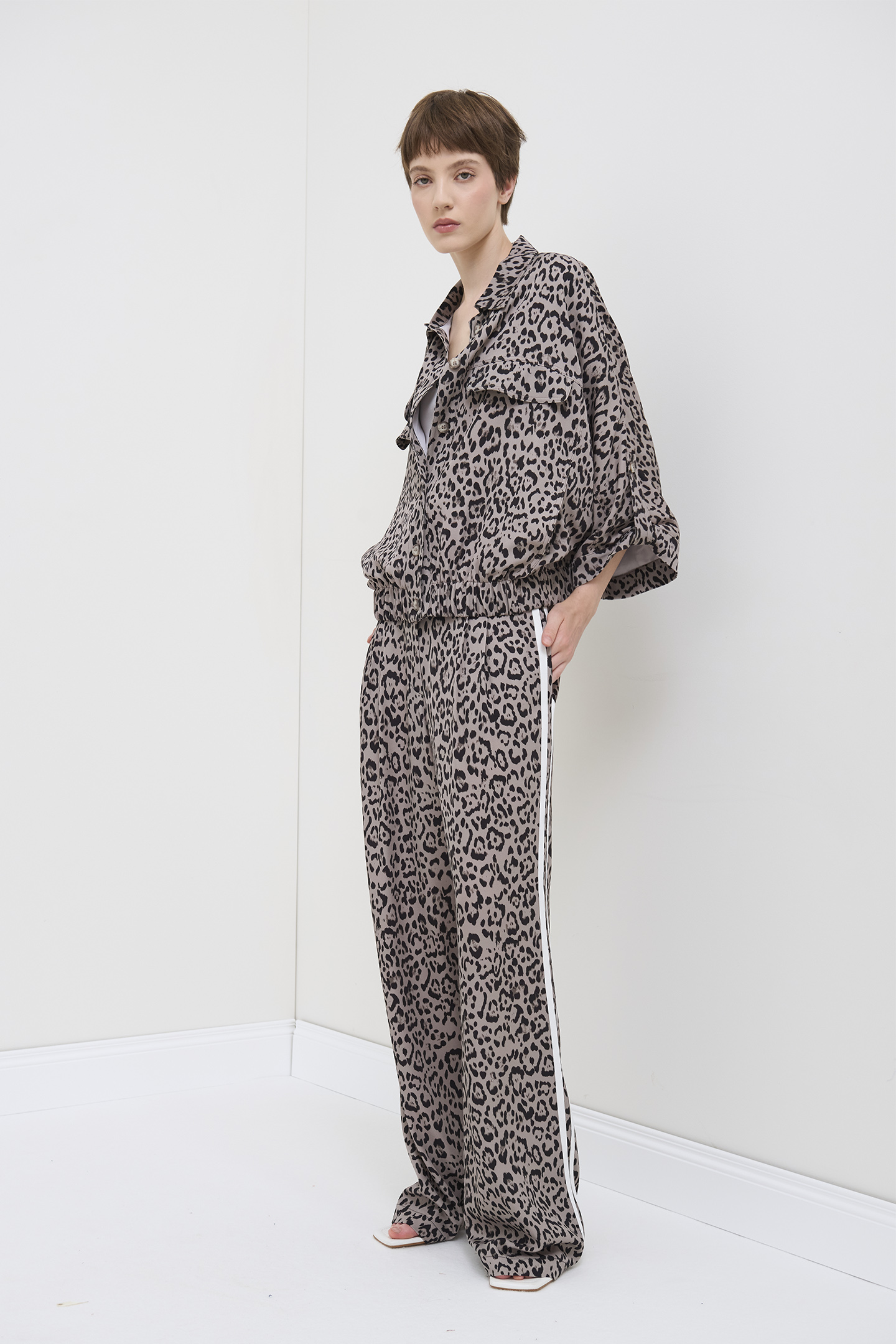 OVERSIZED ANIMALIER BOMBER JACKET - Image 2