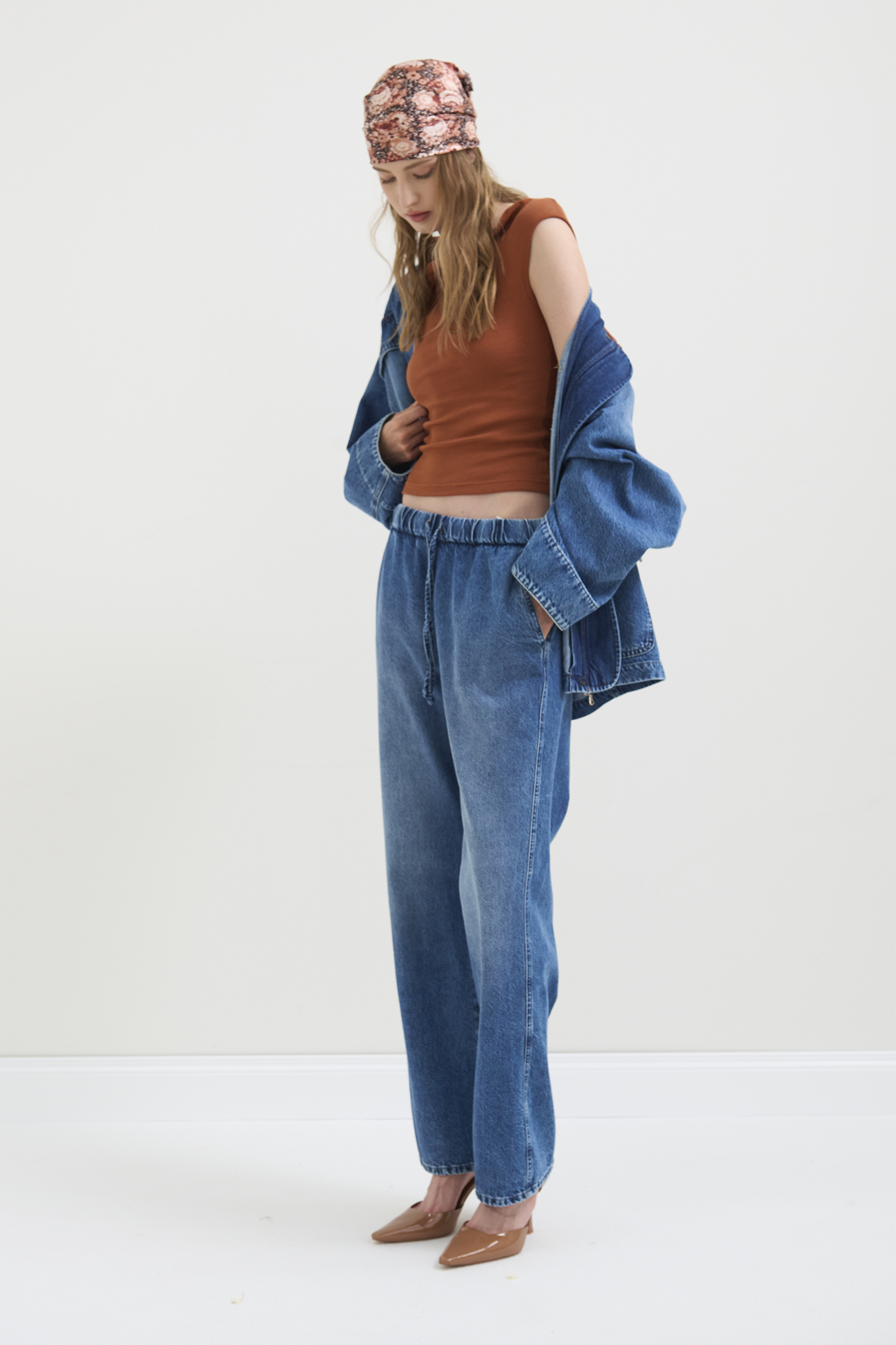 PANTALONI IN DENIM CON COULISSE - immagine 2