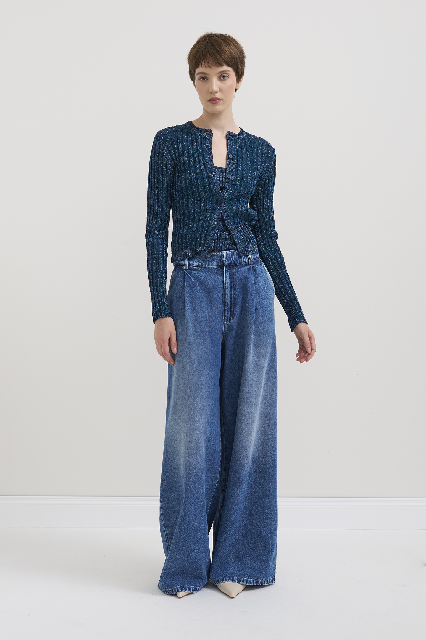 PANTALONI CON ELASTICO IN DENIM - immagine 2