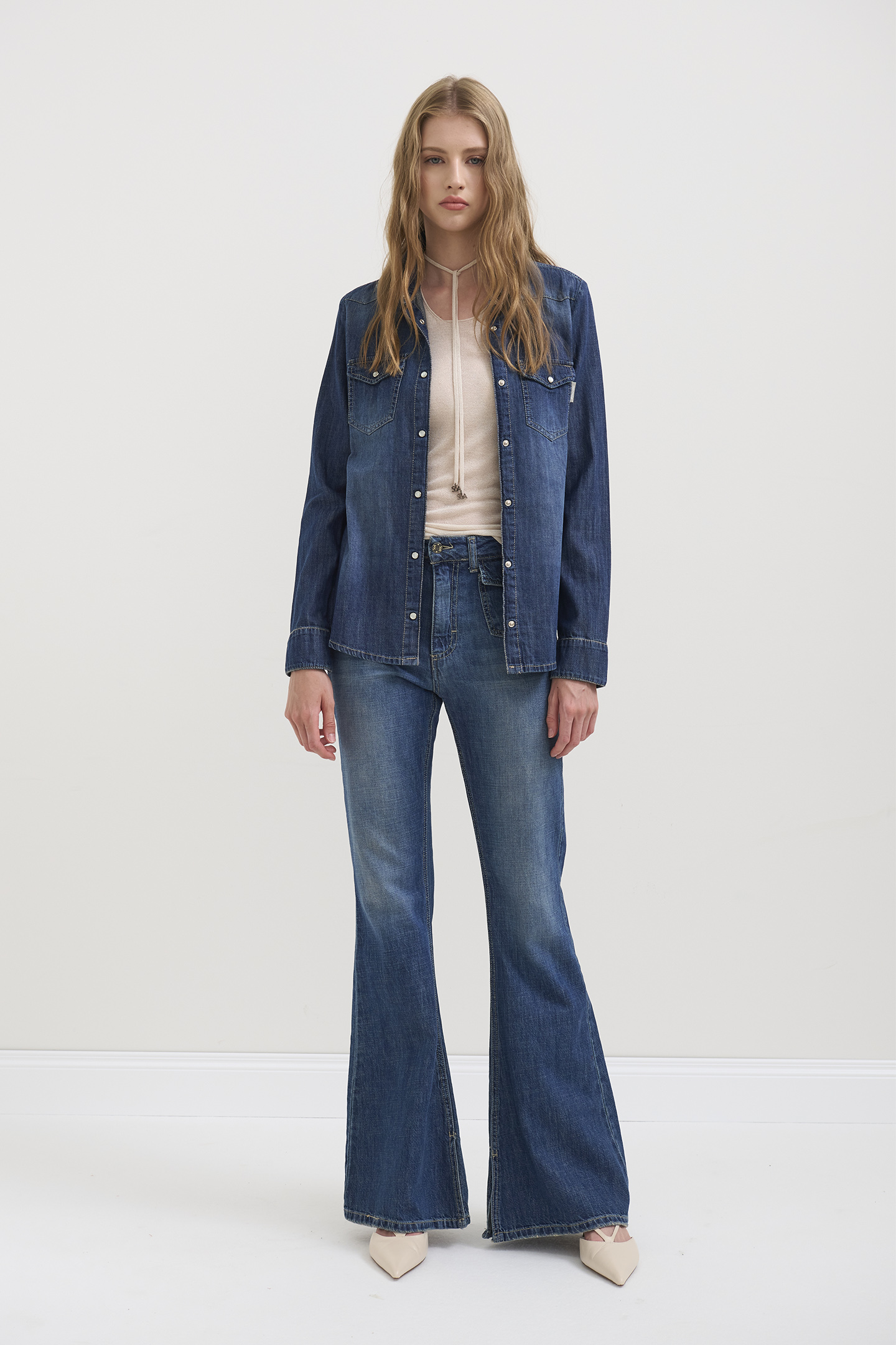 JEANS FLARE CON TASCHE - immagine 4