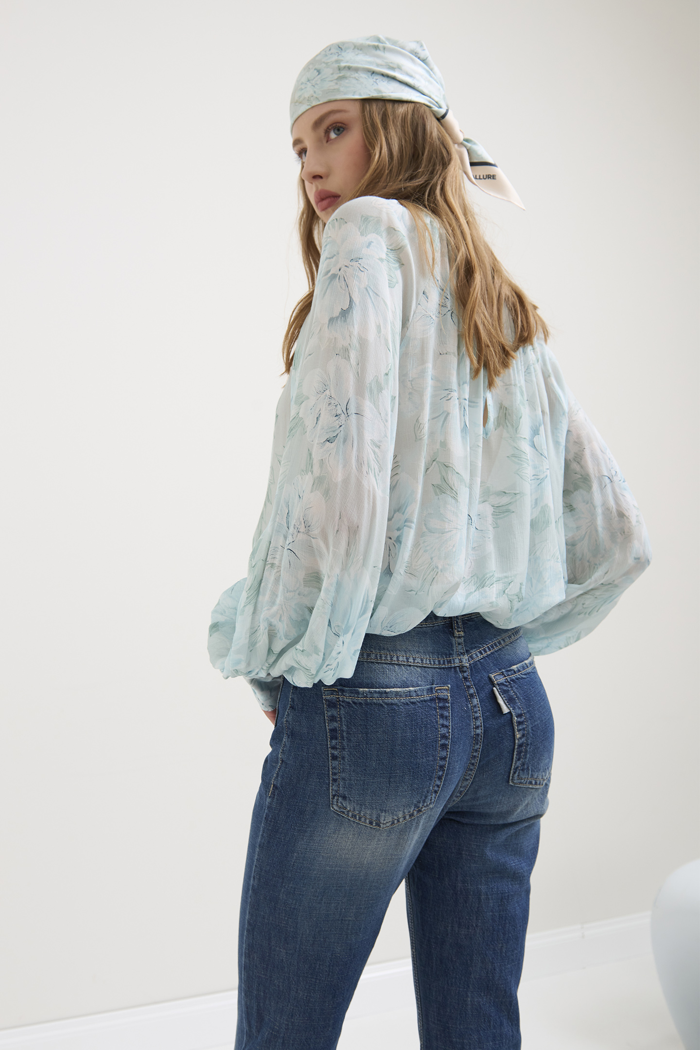 JEANS FLARE CON TASCHE - immagine 5